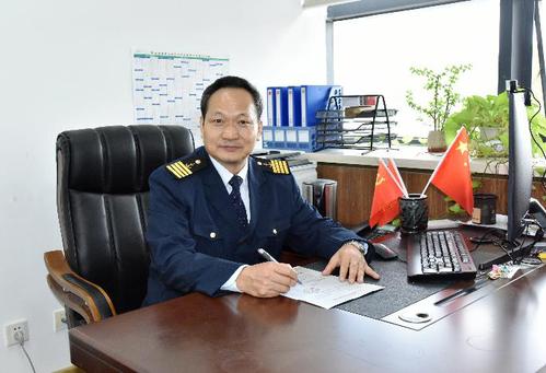 铭记“忠信笃敬”校训